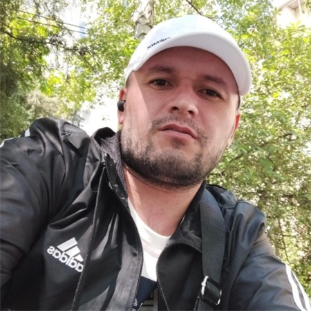 Сергей  Геннадьевич 